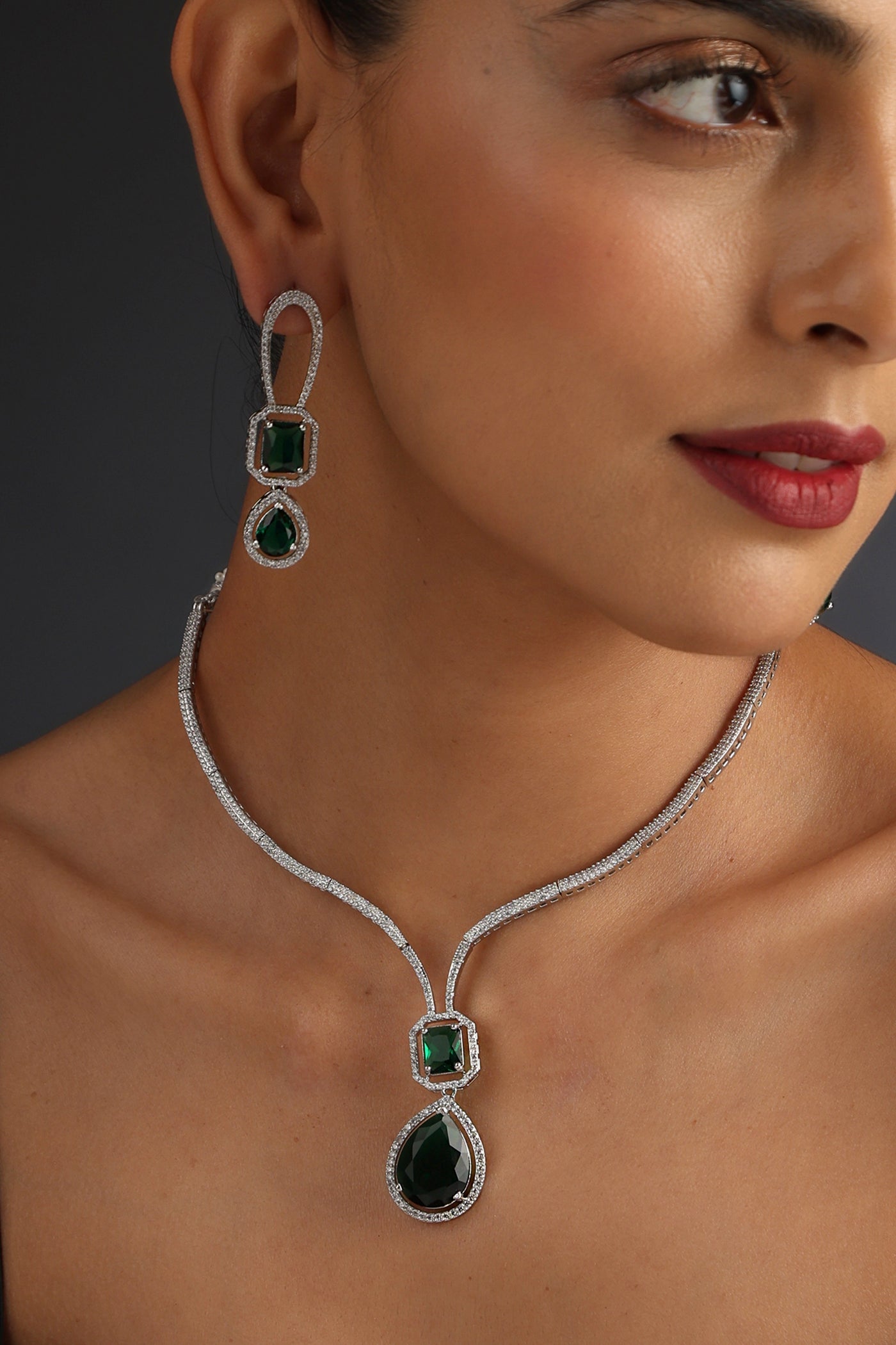 Elosia Emerald Silver Necklace Set