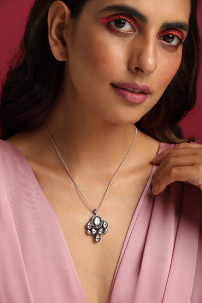 Sheel Silver Kundan Pendant Necklace