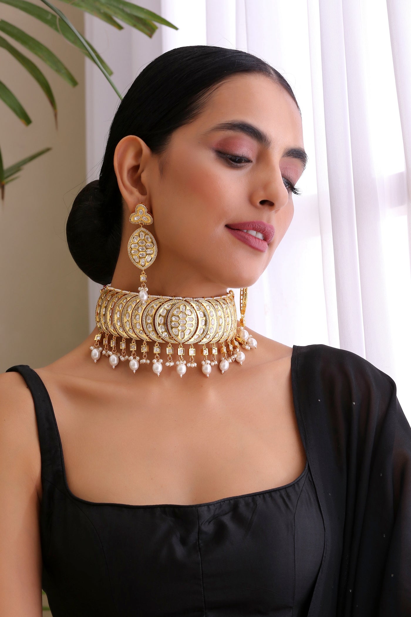 Vamika White Gold Plated Kundan Choker Necklace Set